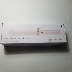 NEW IN BOX T3 SINGLEPASS X 1 1/4" PINK CURLING IRON LONGER BARREL